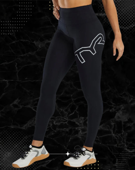 TYR Base Kinetic™ Women's High-Rise 28" Logo Leggings - Solid* BLACK 001)