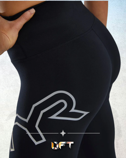 TYR Base Kinetic™ Women's High-Rise 28" Logo Leggings - Solid* BLACK 001)