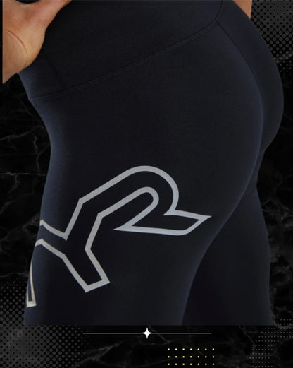 TYR Base Kinetic™ Women's High-Rise 28" Logo Leggings - Solid* BLACK 001)